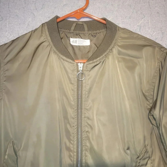 H&M Olive Green "La Vie Est Magique" Girl's Bomber Jacket Size US 10-11Y - Picture 3 of 16